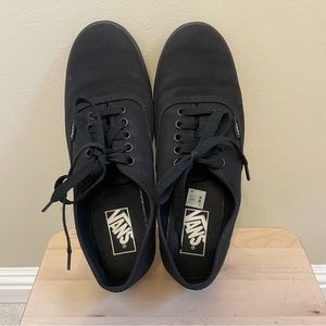 Barely worn Vans Authentic in Black unisex